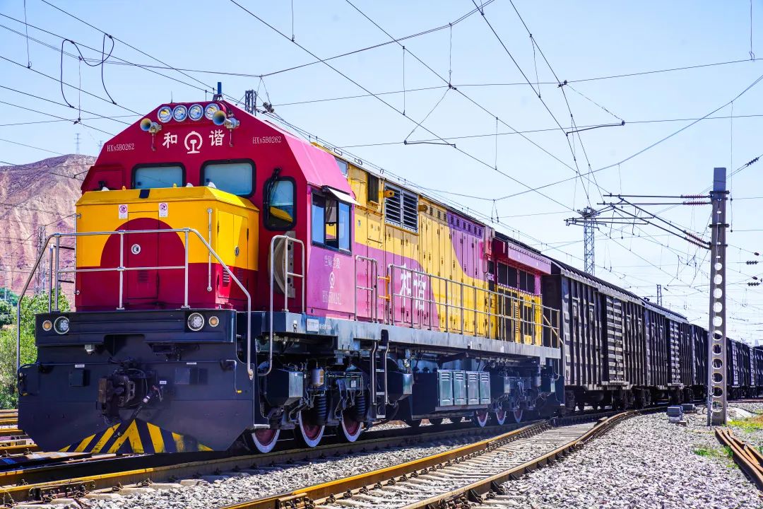 铁路编组站作业大揭秘这里的火车为何能倒着开