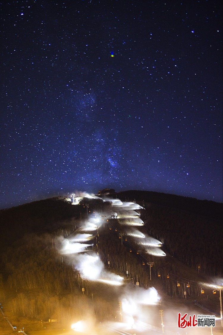 河北崇礼：雪场开始造雪啦1.jpg