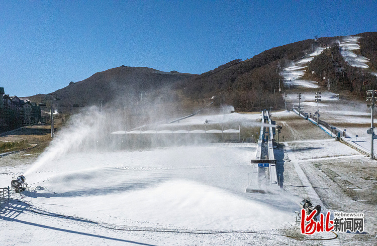 河北崇礼：雪场开始造雪啦2.jpg