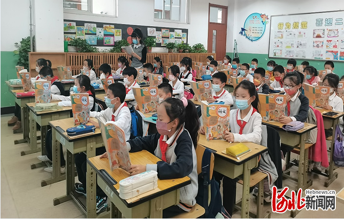石家庄市行知小学开展同步评课活动