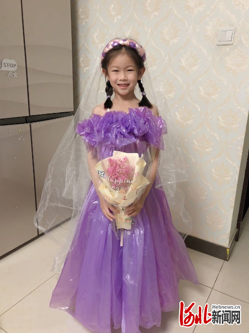 石家庄市南高营小学举行环保时装秀活动