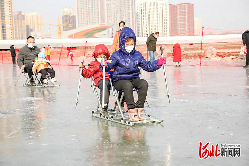 1673944774371344.jpg 滑冰2.jpg