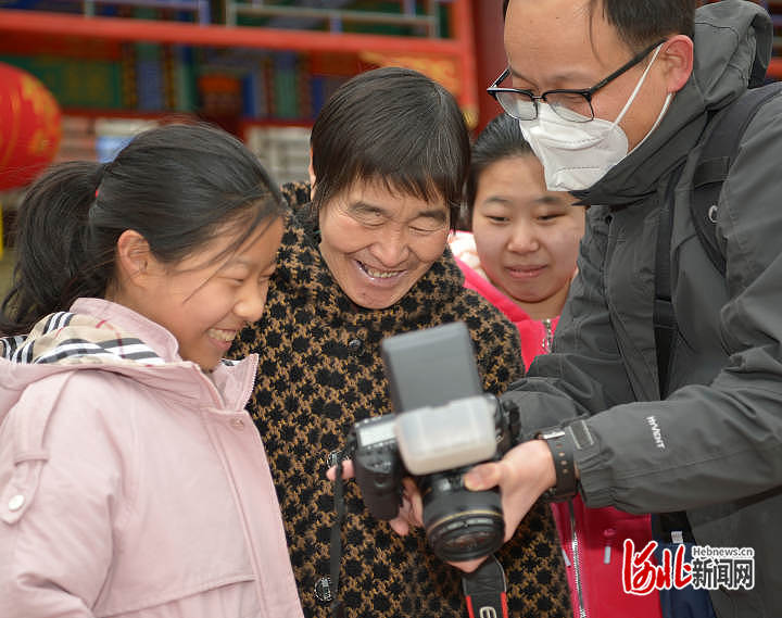 河北石家庄：我来给您拍张全家福3.jpg