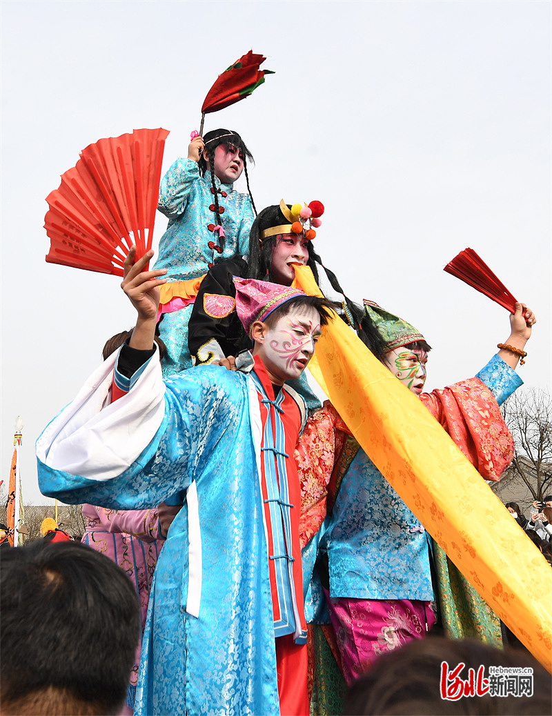 图为胜芳花会摆会活动现场