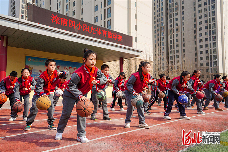 3月28日，河北省滦南县第四实验小学动感篮球操比赛现场。通讯员张永新摄.jpg