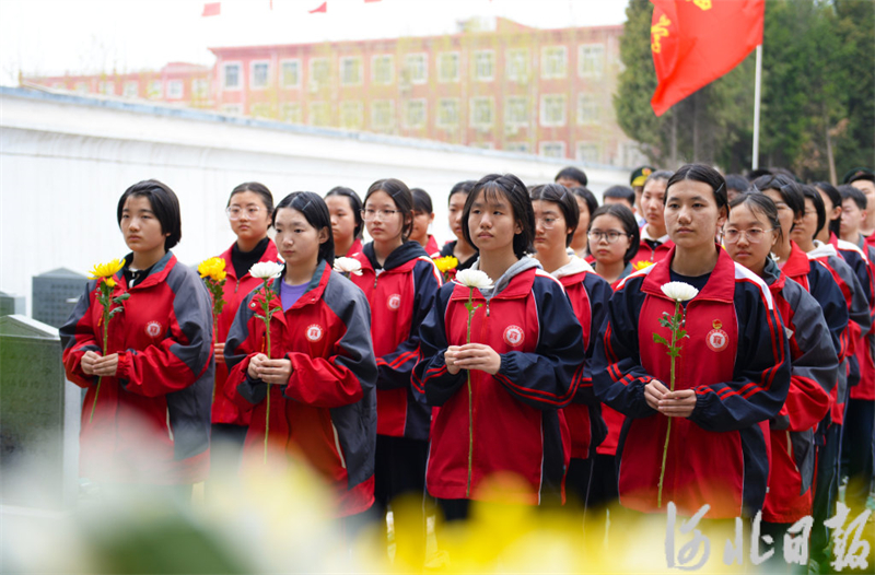 河北宁晋：清明时节缅怀先烈1.jpg