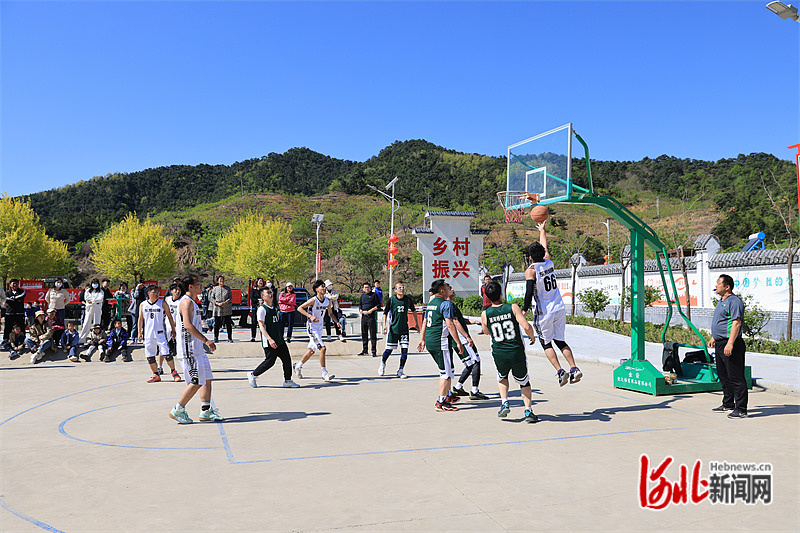 图１：迁西县“村BA”篮球赛现场。王爱军摄.jpg