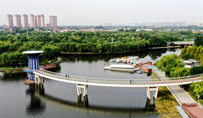 石家庄市环城水系泊水公园。河北日报通讯员 李明发摄.jpg