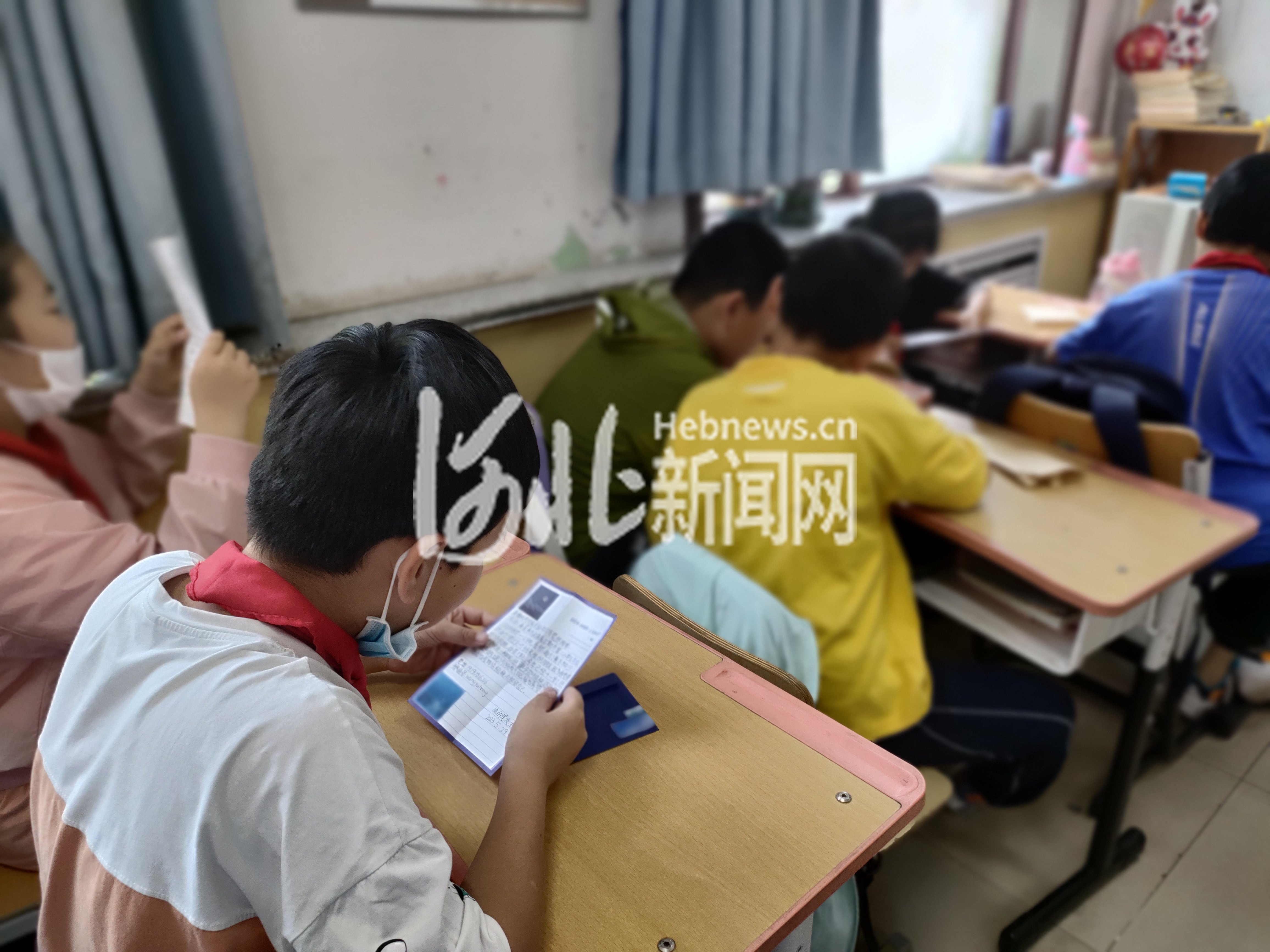 冀疆少年手拉手云中锦书心连心——石家庄市庄园小学与新疆库pg电子平台尔勒市第二小学十余年书信传情(图1)