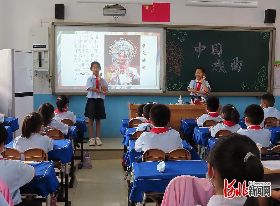 石家庄高新区中仰陵小学开展戏曲进校园活动