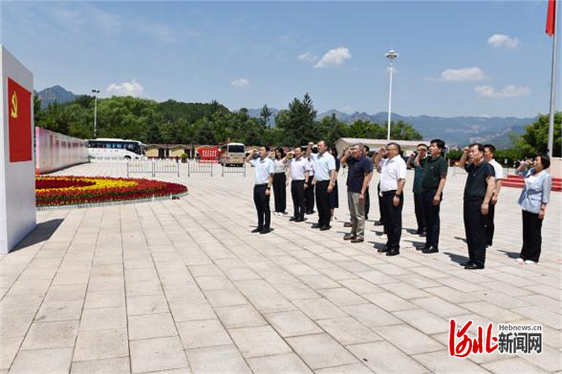 人民抗日軍事政治大學在抗日戰爭時期辦學治校的艱難歷程中鍛造成的