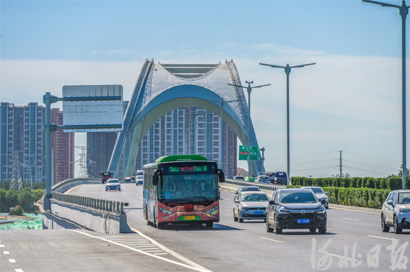 石家庄市栾城区首条快速公交线路开通试运营