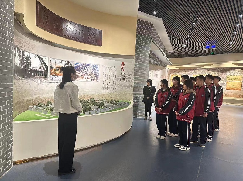 鹿泉区职教中心学生走进规划馆触摸家乡历史文化