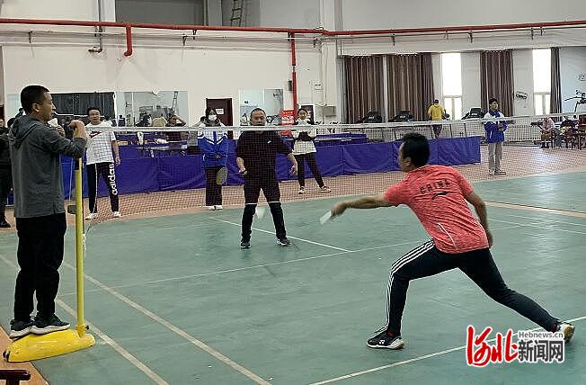石家庄装备制造学校举行教工羽毛球比赛