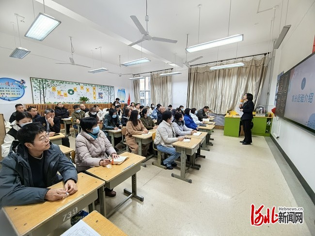石家庄市行知小学召开秋季家长会