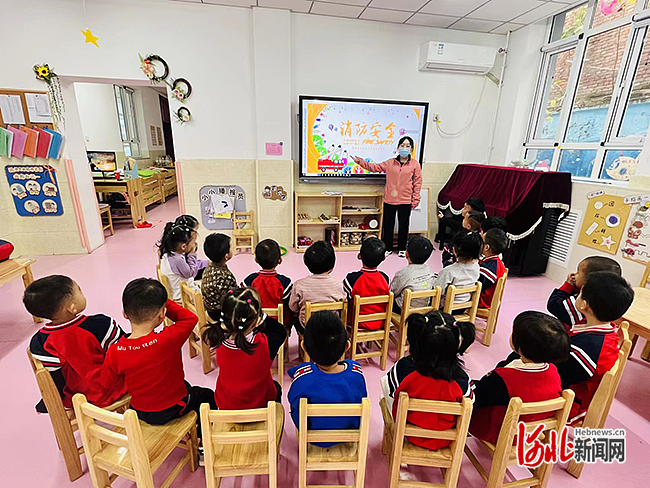 石家庄市桥西区童星幼儿园开展普法宣传活动