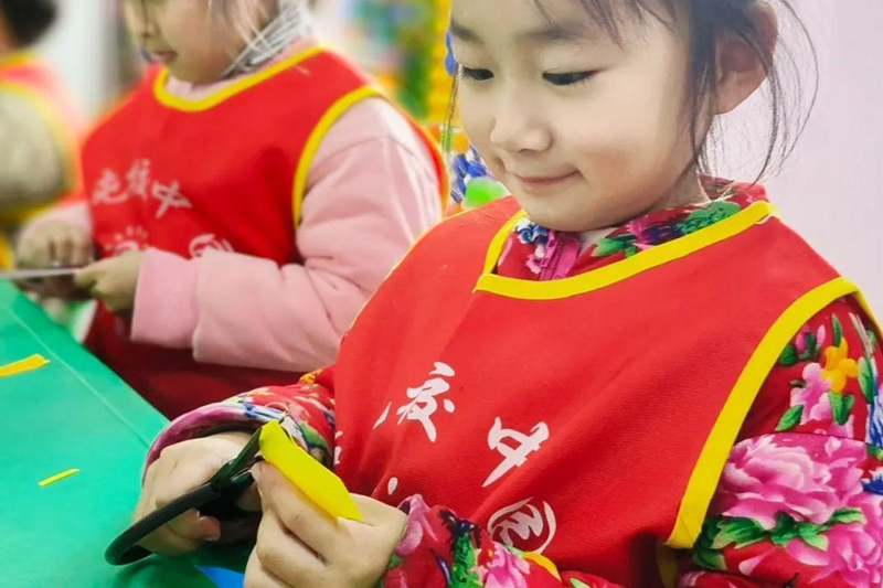 邯郸经开区小西堡总校琚屯附属幼儿园开展冰灯节活动