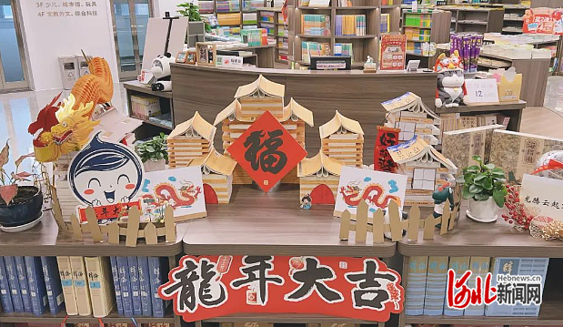 新春主题书单,搭建"图书 ""文创 ""饮品 "等春意盎然的综合美陈场景