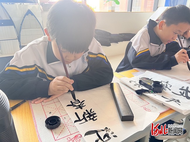 沧州市渤海新区实验小学:薪火相传 共度民俗文化年