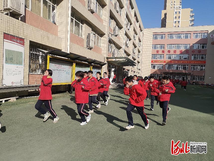 石家庄市第三十五中学举行校园安全疏散演练