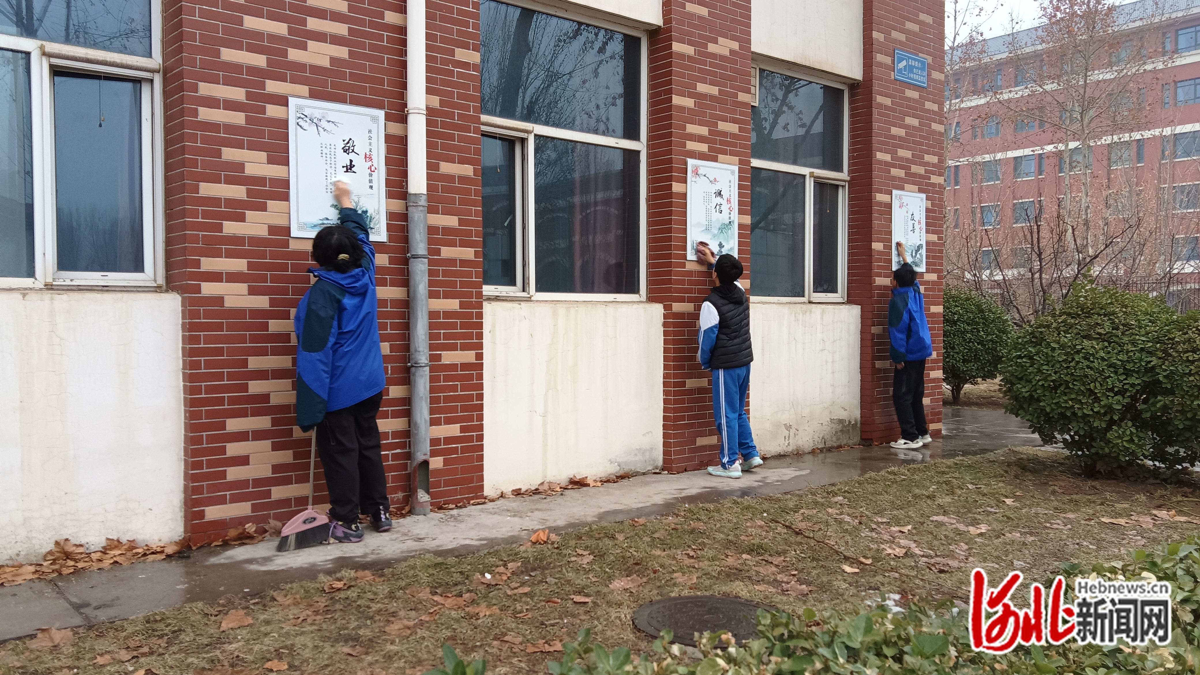 石家庄市第十三中学举行学雷锋主题活动