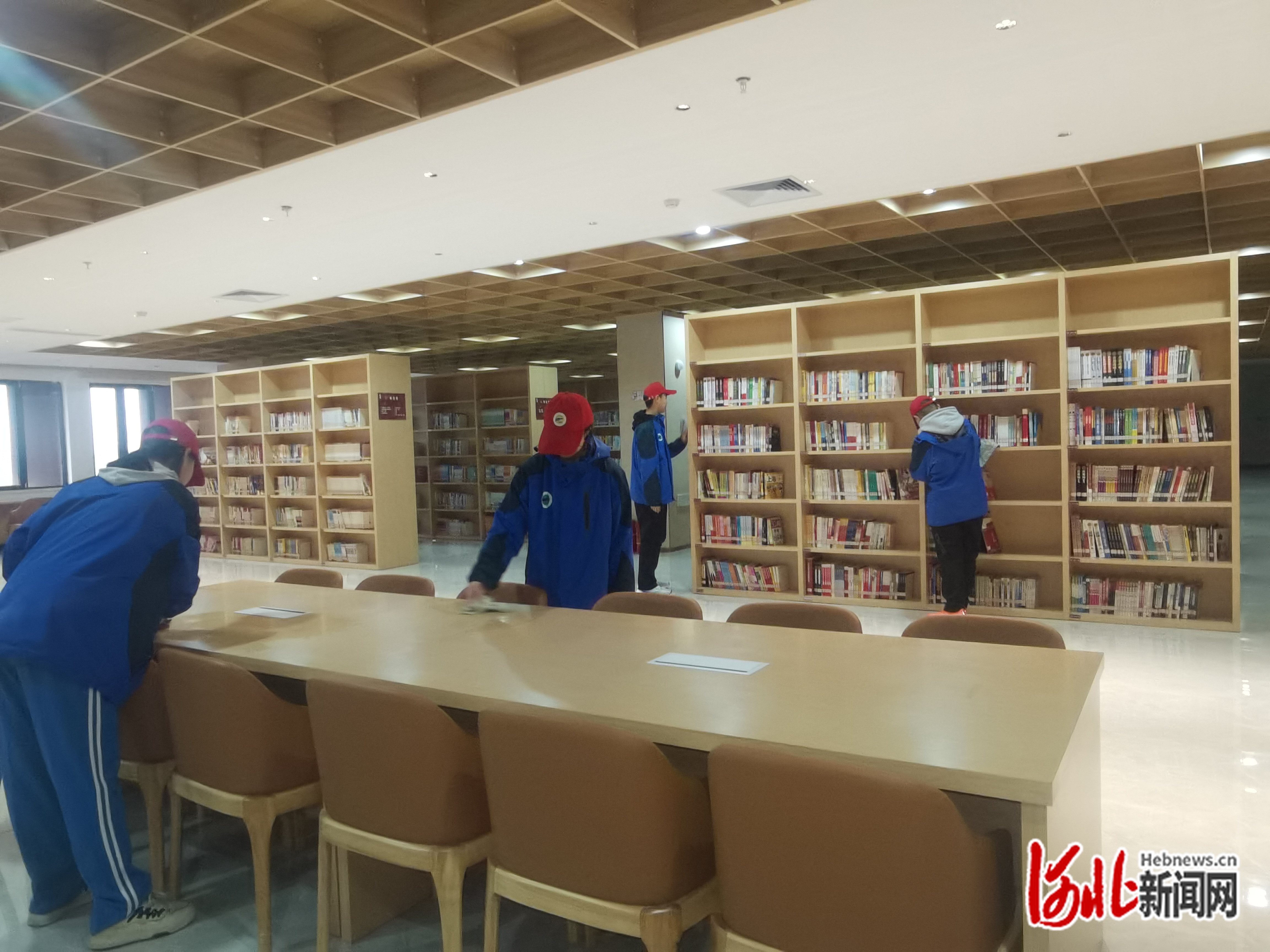 石家庄市第十三中学举行学雷锋主题活动