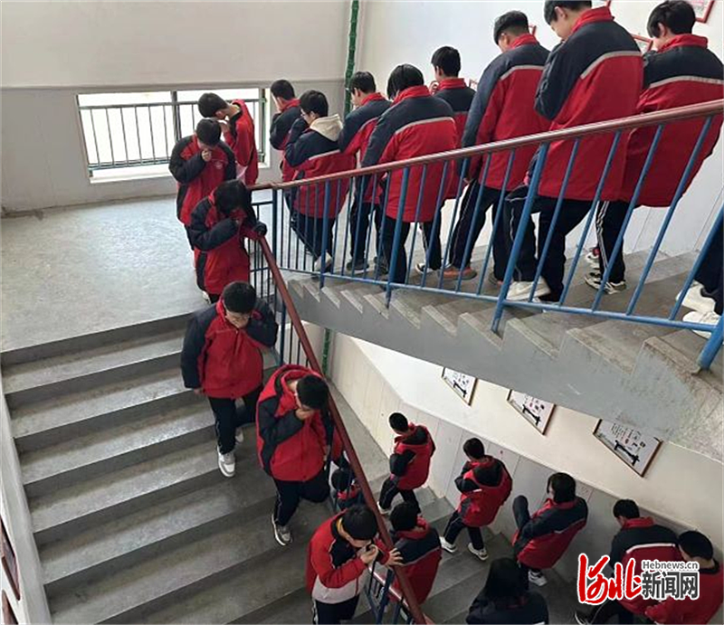 石家庄市高邑县音体美中学举办消防演练活动