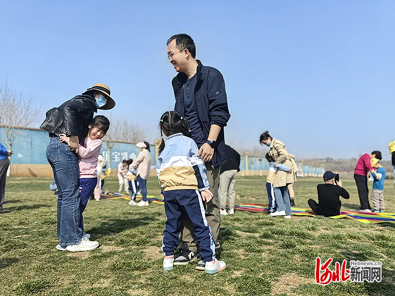 河北省直机关第五幼儿园开展了亲子研学活动