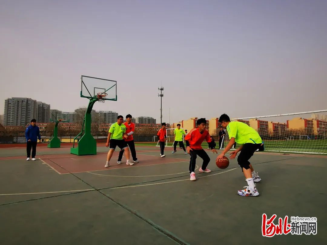 石家庄市第二十三中高中部举行篮球联赛