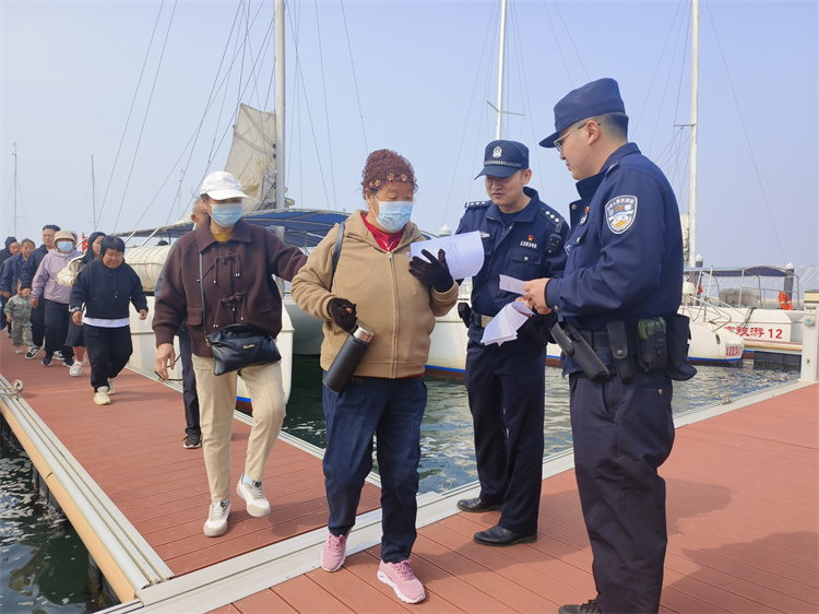 秦皇岛海防民警开展普法宣传五进活动