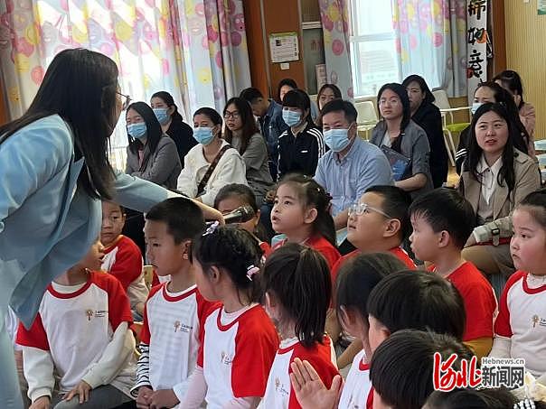石家庄藁城区工业路幼儿园举行读书月家长半日开放活动