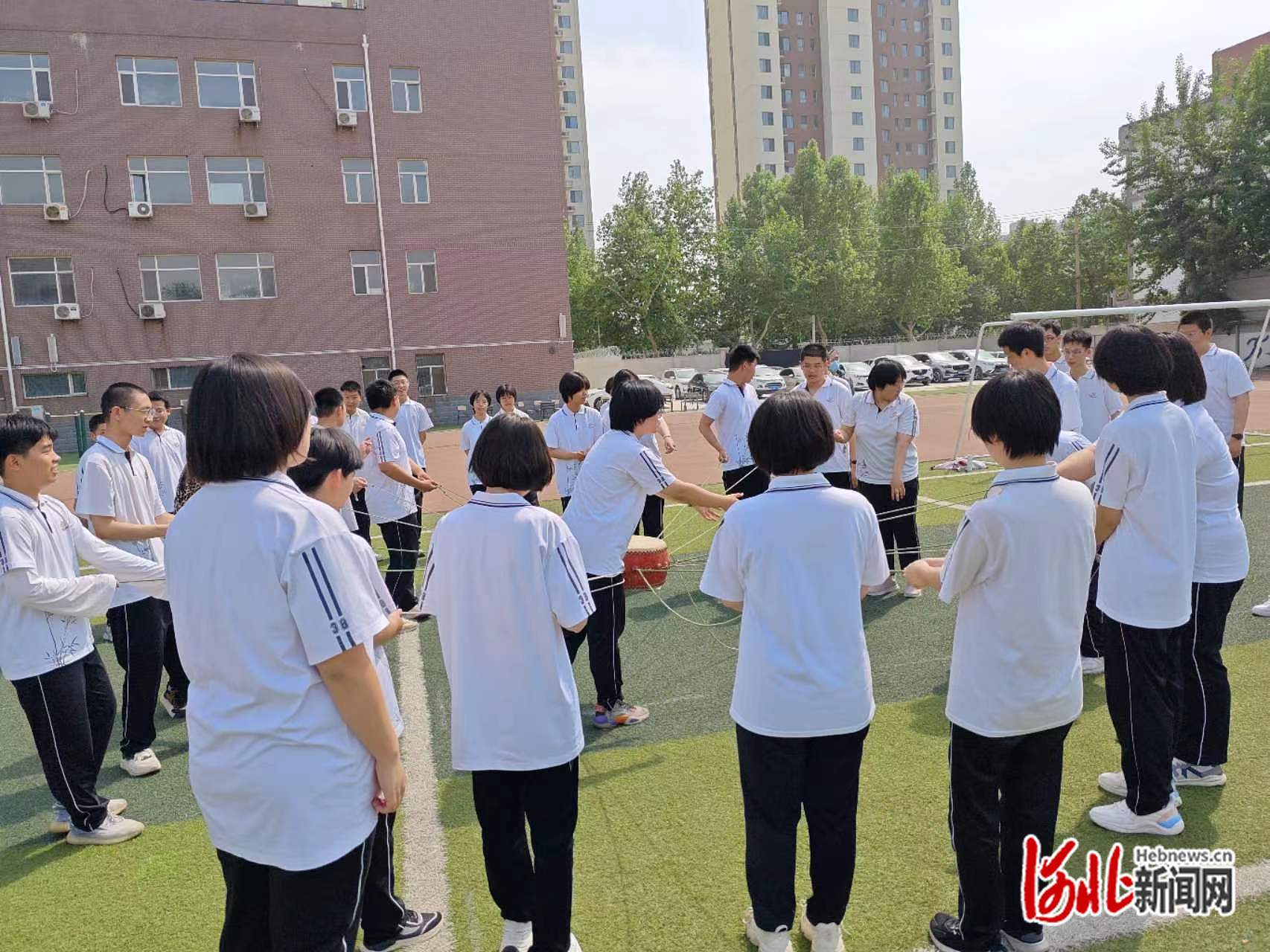 ​石家庄市第三十八中学举行高三年级解压活动