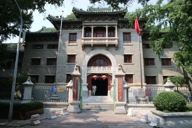 一代代学子的精神家园！那些藏在高校里的宝藏建筑哪个属于你母校？(图3)