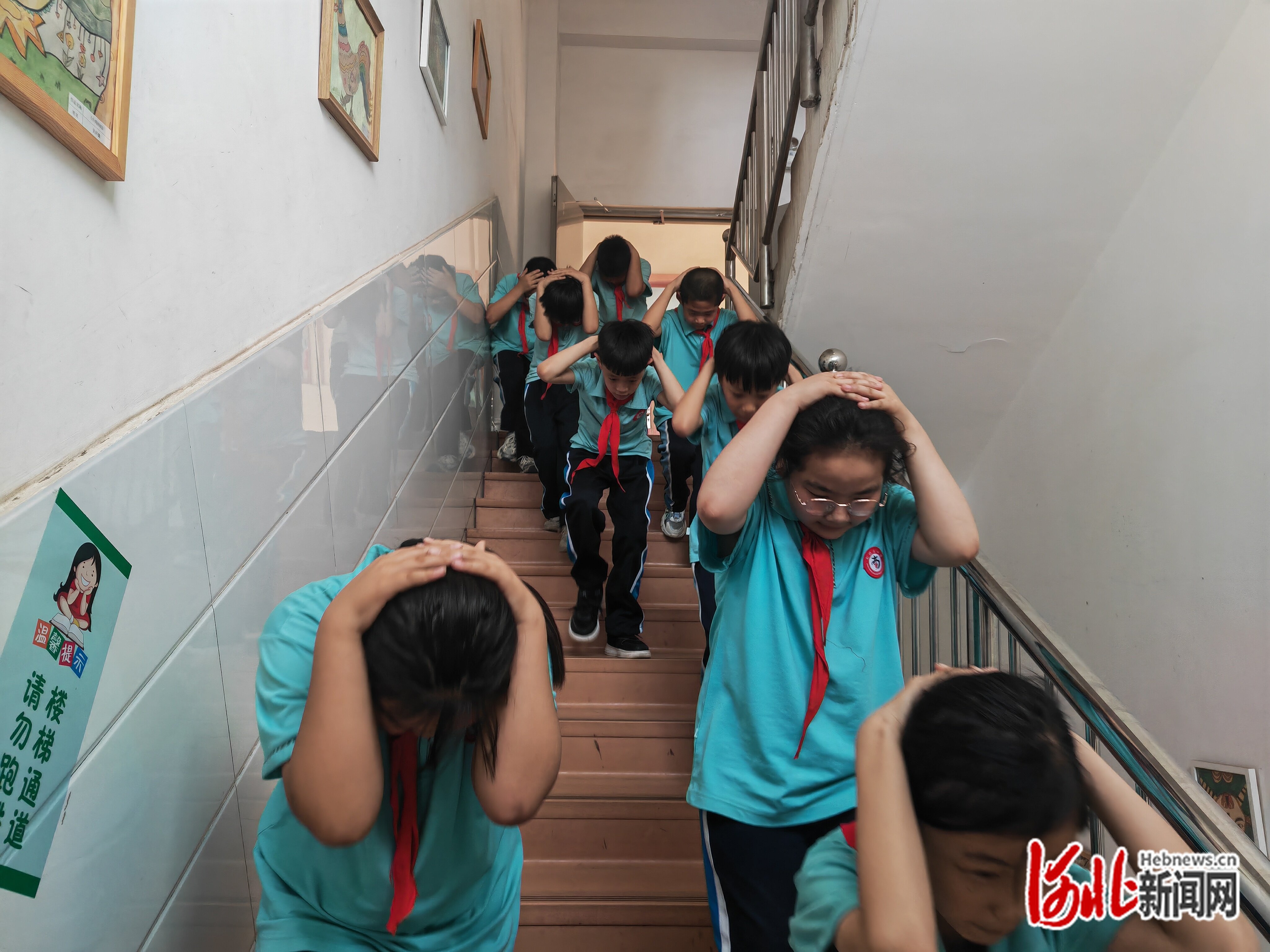 让学生熟悉应急避震的正确方法,地震应急演练的重要意义