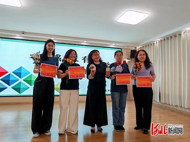 石家庄市育英小学开展"感恩有你"教师手编活动