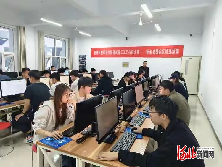 宣化科技职业学院校服图片