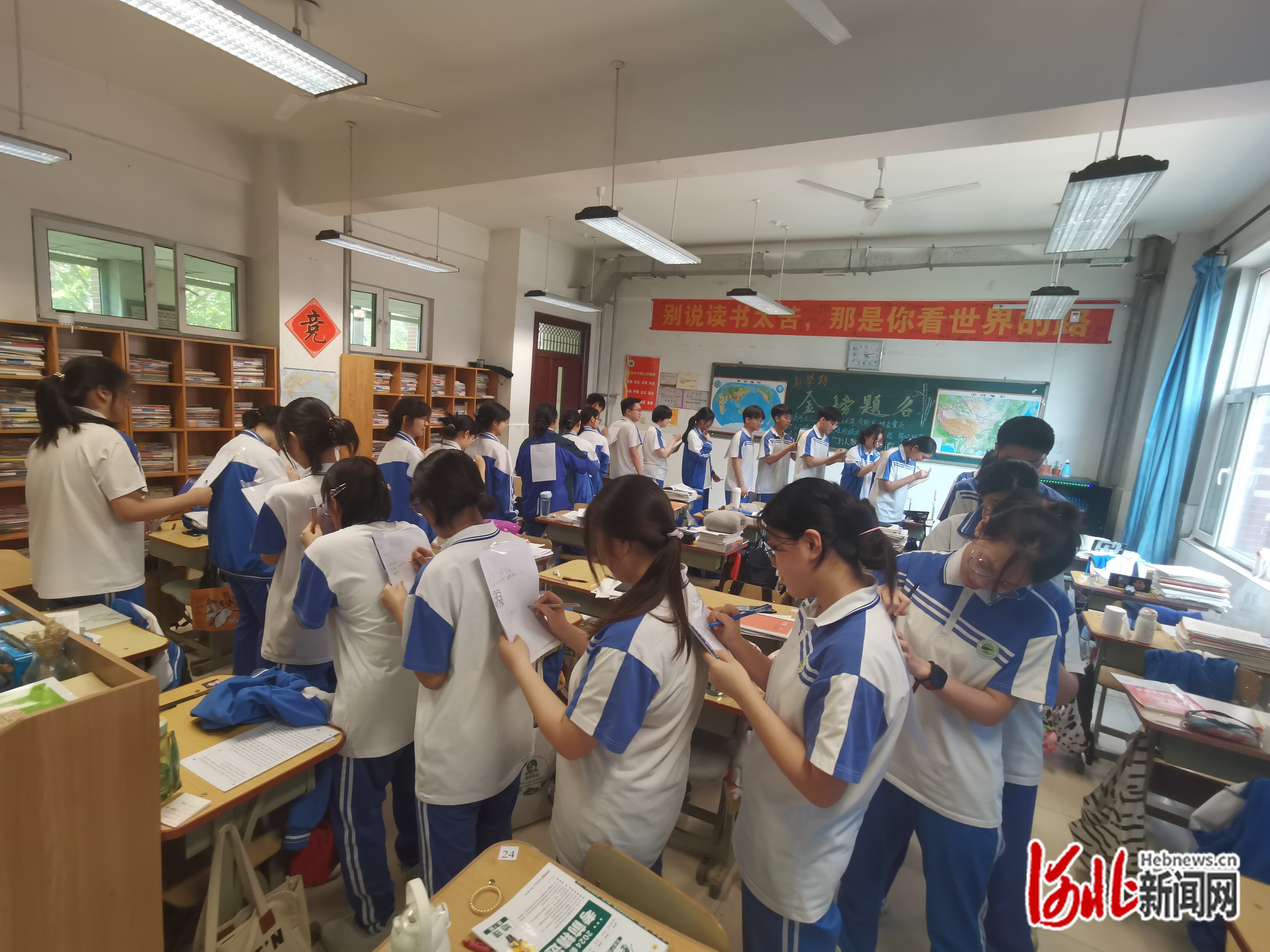 石家庄市第十三中学举行高三年级心理拓展活动