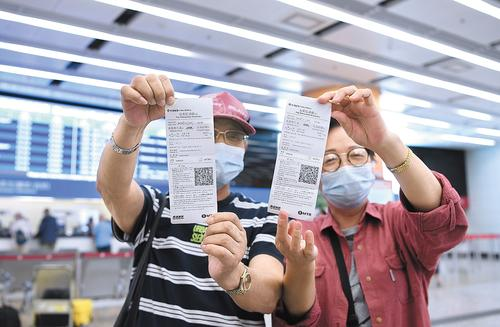 【新闻早茶】夕发朝至石家庄去香港高铁票抢手!还有这些热点