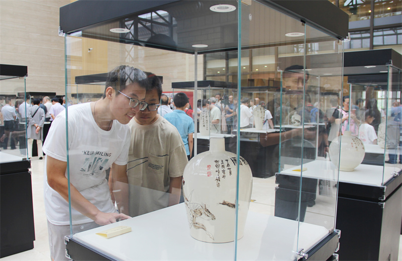 "丹青大雅 瓷韵千年"文史研究馆馆员,研究员写瓷画瓷精品展在河北