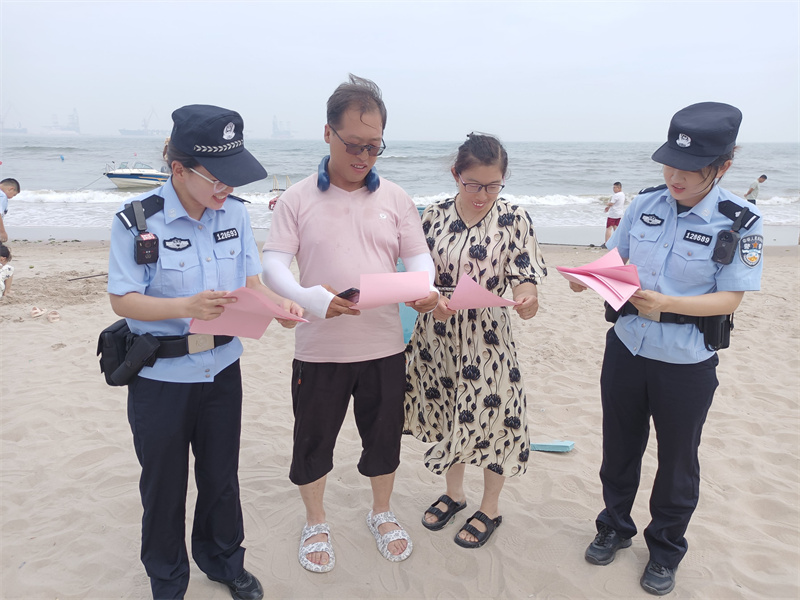 秦皇岛海防：“警花服务队”情暖海岸线