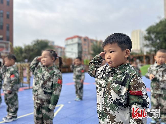 石家庄市新华区柏林幼儿园开设国防教育军体课(图2)