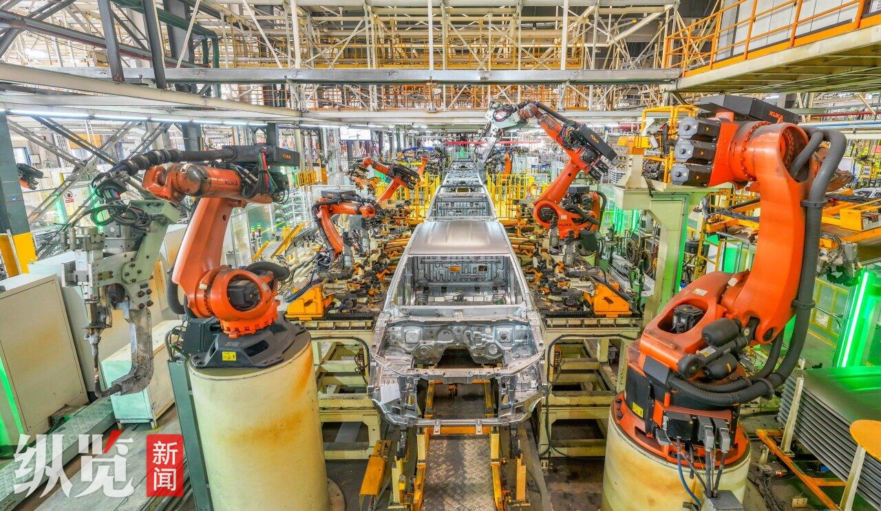 1月11日拍摄的河北长安汽车有限公司新能源汽车生产线。 河北日报记者 赵杰摄.jpg