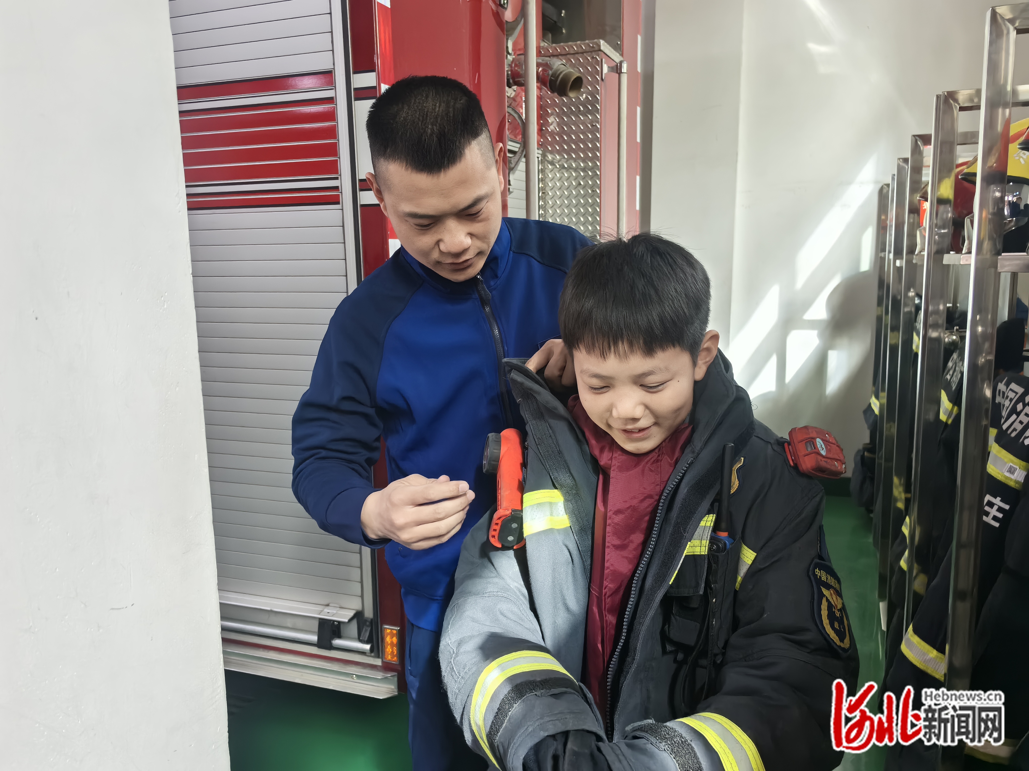 石家庄高新区外国语学校举行消防安全主题研学活动(图1)