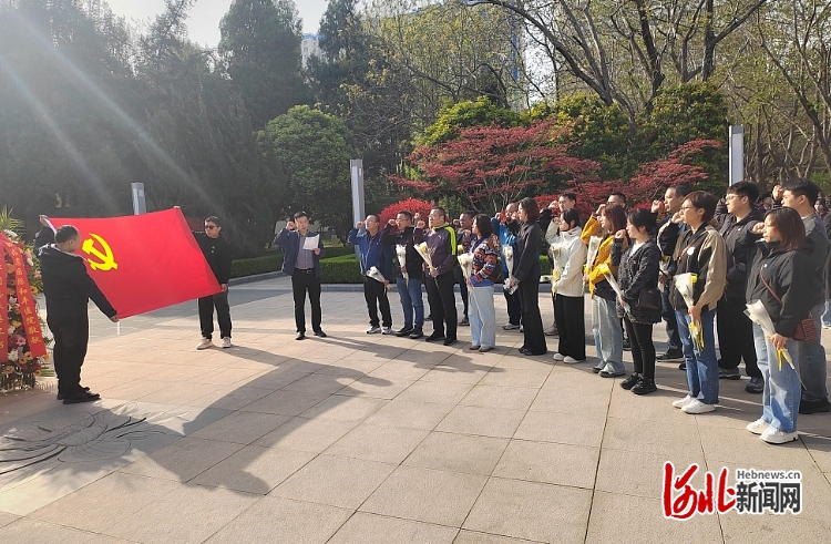 球盟会入口：国家电投河北公司良村热电开展“弘扬先烈精神 践行清廉作风”清明祭扫主题活动(图2)