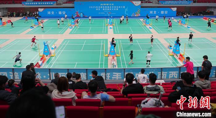 全国逾600名羽毛球爱好者齐聚雄安竞技争锋(图1)