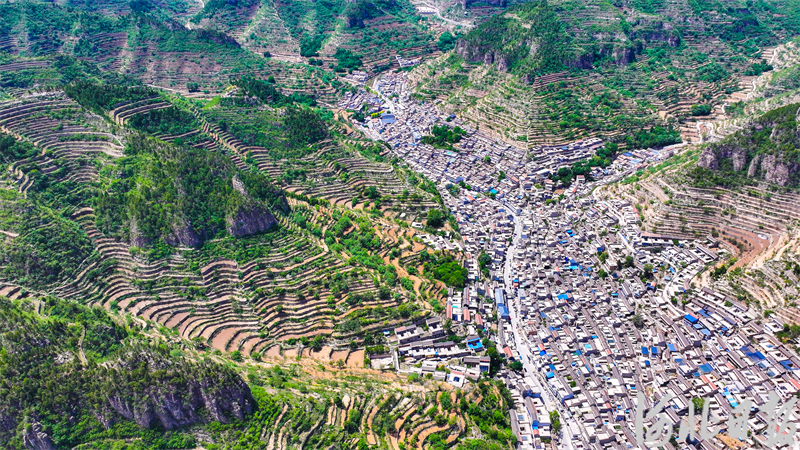 太行深处看梯田4.jpeg