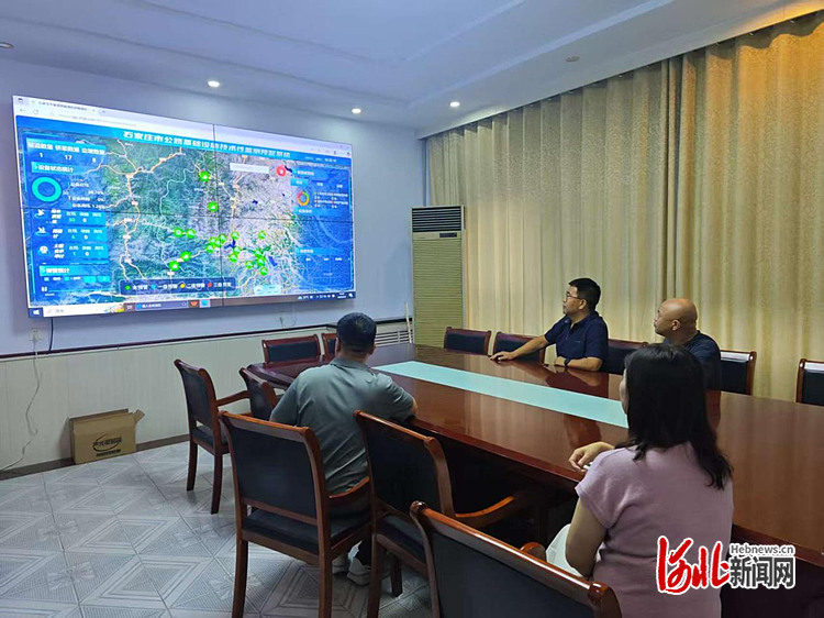 应对强降雨平山县交通部门全力抢险保道路畅通(图1)