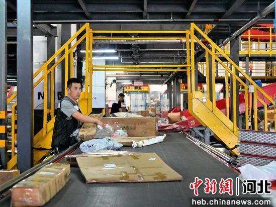 今年上半年河北廊坊快递业务量突破10亿件(图2)
