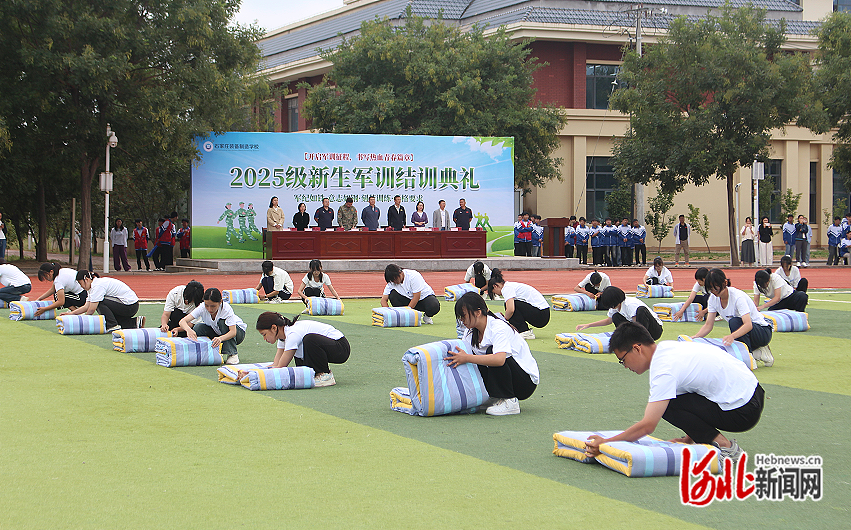 石家庄装备制造学校举行2025级新生军训展演(图2)