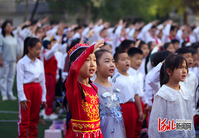 石家庄市宁源小学举行庆国庆班级合唱大赛(图1)
